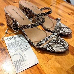 [NWT] Women's Size 10 Heeled Sandal